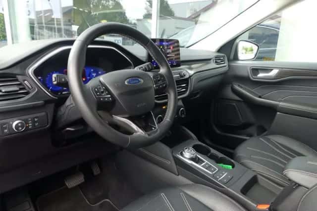 Ford Kuga (2022) thumbnail 3