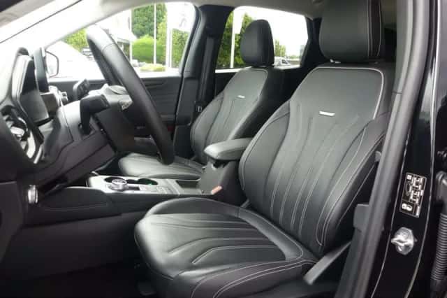 Ford Kuga (2022) thumbnail 4