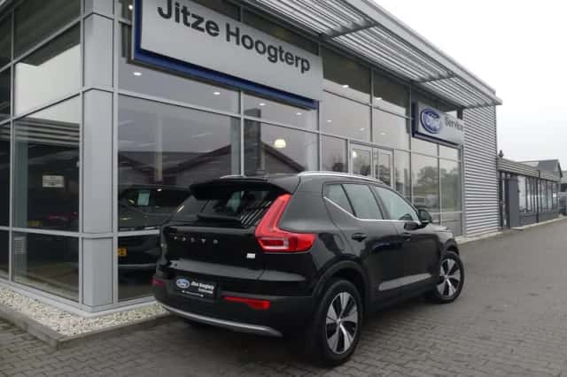 Volvo XC40 (2021) thumbnail 2