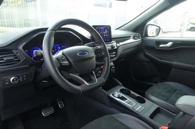 Ford Kuga (2021) thumbnail 3
