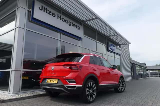 Volkswagen T-Roc (2018) thumbnail 2