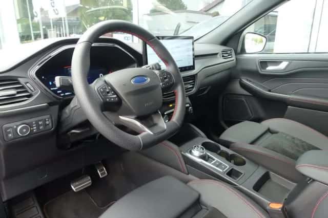 Ford Kuga (2025) thumbnail 3