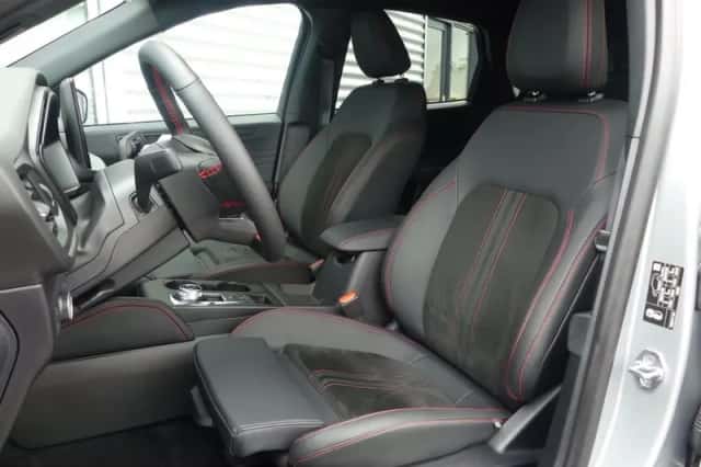 Ford Kuga (2025) thumbnail 4