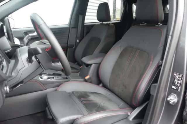 Ford Kuga (2025) thumbnail 4