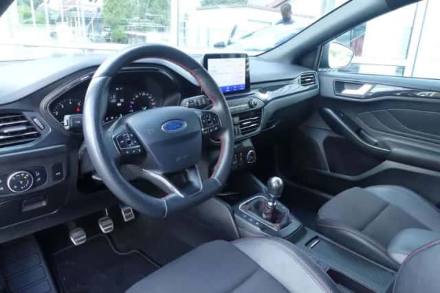 Ford Focus (2019) thumbnail 3