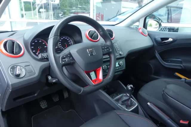SEAT Ibiza (2017) thumbnail 3