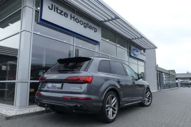Audi Q7 (2023) thumbnail 2