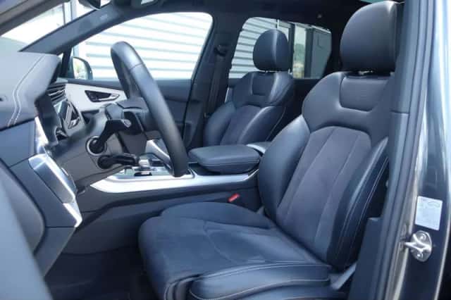 Audi Q7 (2023) thumbnail 4