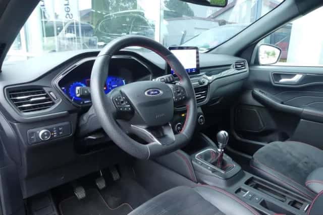 Ford Kuga (2022) thumbnail 3
