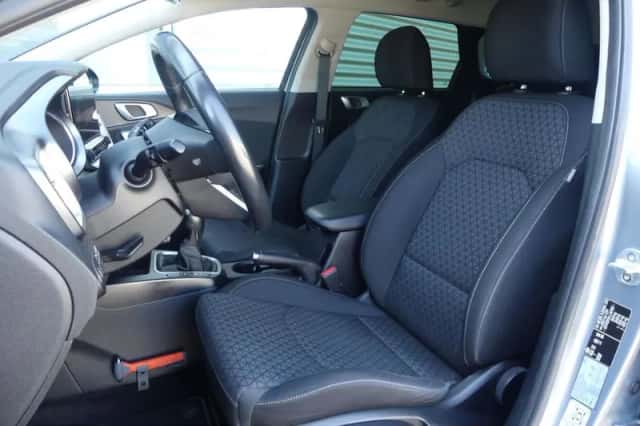 Kia Ceed (2020) thumbnail 4