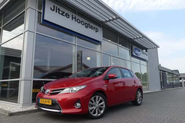 Toyota Auris (2014) thumbnail 1