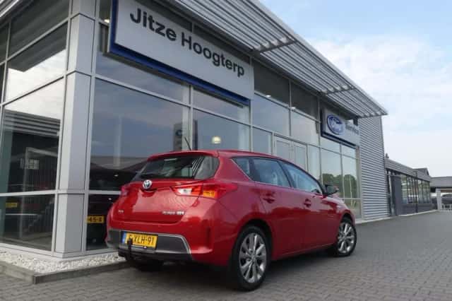 Toyota Auris (2014) thumbnail 2