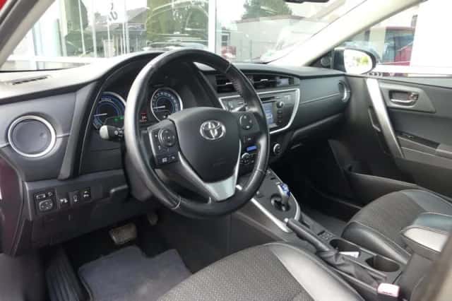 Toyota Auris (2014) thumbnail 3