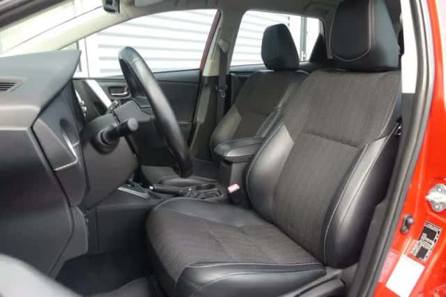 Toyota Auris (2014) thumbnail 4