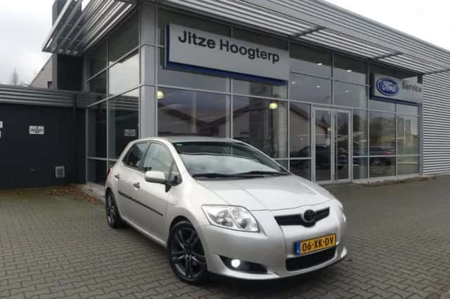 Toyota Auris (2007) thumbnail 1