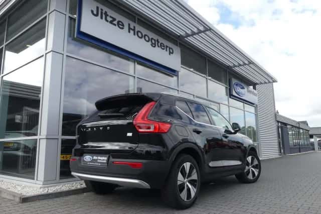 Volvo XC40 (2022) thumbnail 2