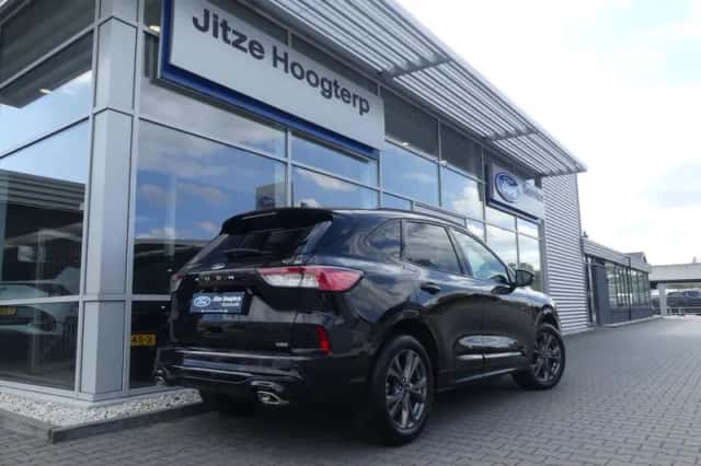 Ford Kuga (2022) thumbnail 2