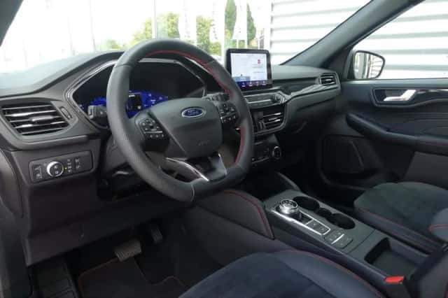 Ford Kuga (2022) thumbnail 3