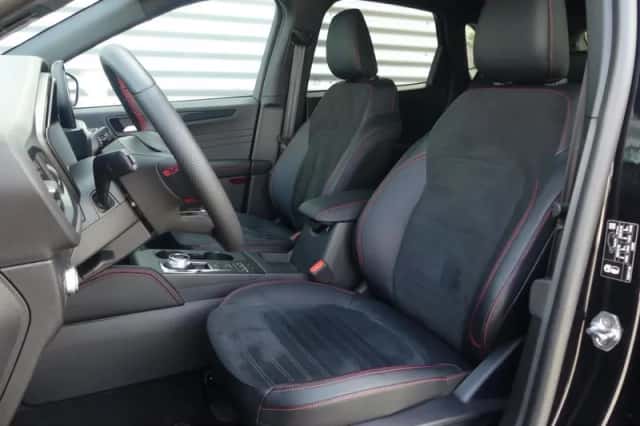 Ford Kuga (2022) thumbnail 4