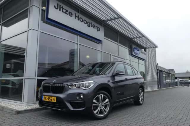 BMW X1 (2015) thumbnail 1