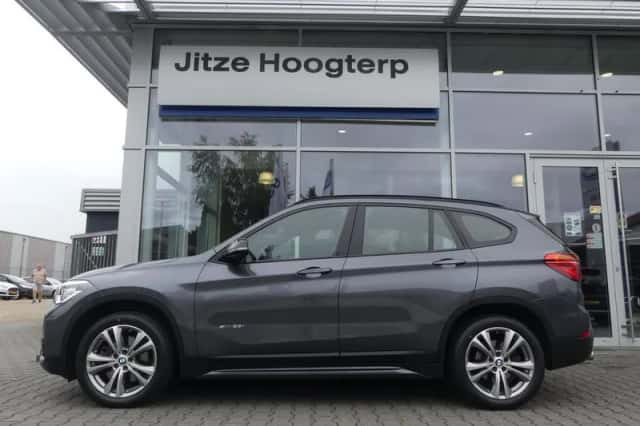 BMW X1 (2015) thumbnail 6