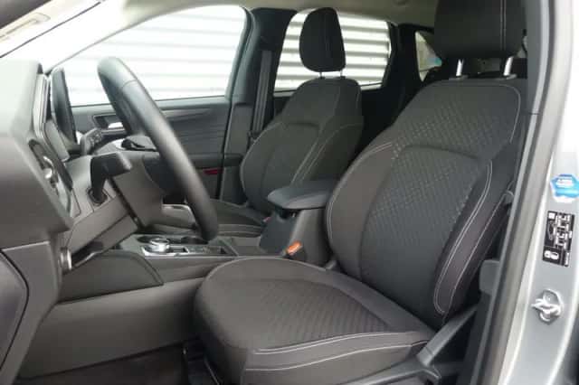 Ford Kuga (2024) thumbnail 4
