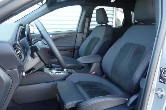Ford Kuga (2025) thumbnail 4