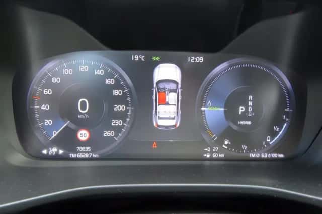Volvo XC40 (2022) thumbnail 5