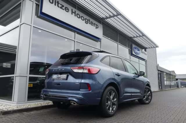 Ford Kuga (2022) thumbnail 2