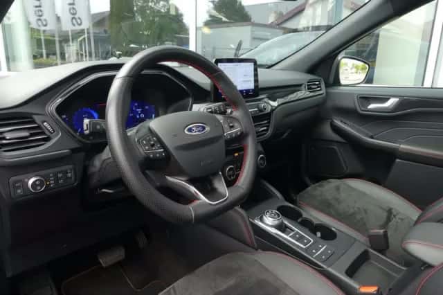Ford Kuga (2022) thumbnail 3