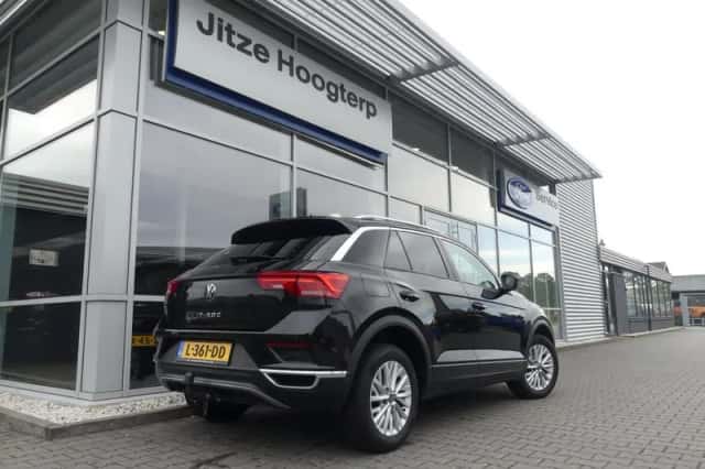 Volkswagen T-Roc (2021) thumbnail 2
