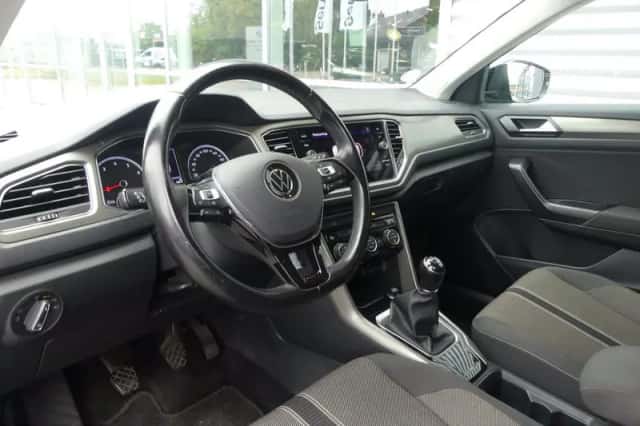 Volkswagen T-Roc (2021) thumbnail 3