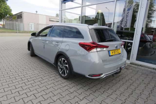 Toyota Auris (2018) thumbnail 2