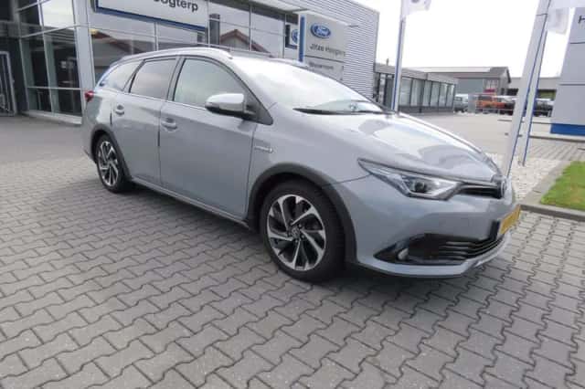 Toyota Auris (2018) thumbnail 4