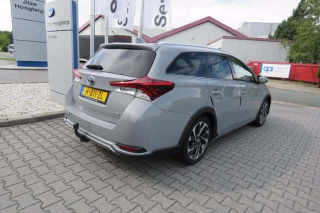 Toyota Auris (2018) thumbnail 6