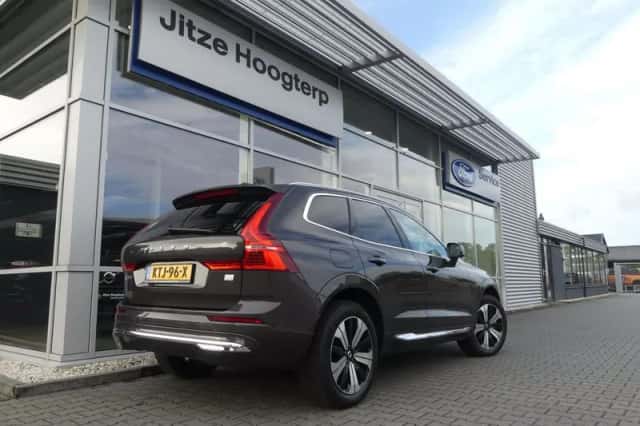 Volvo XC60 (2023) thumbnail 2