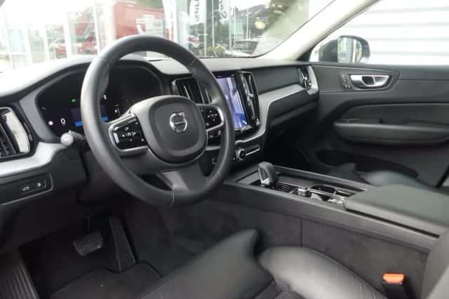 Volvo XC60 (2023) thumbnail 3