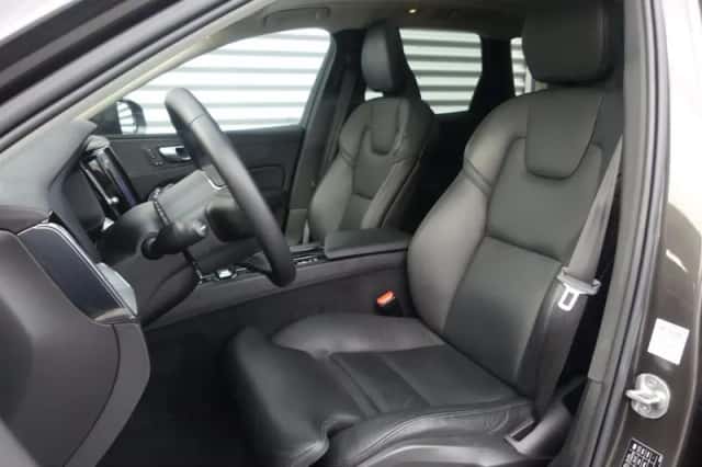 Volvo XC60 (2023) thumbnail 4