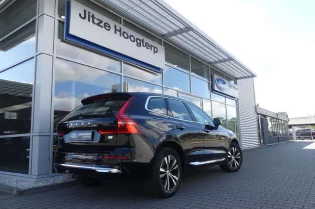 Volvo XC60 (2023) thumbnail 2