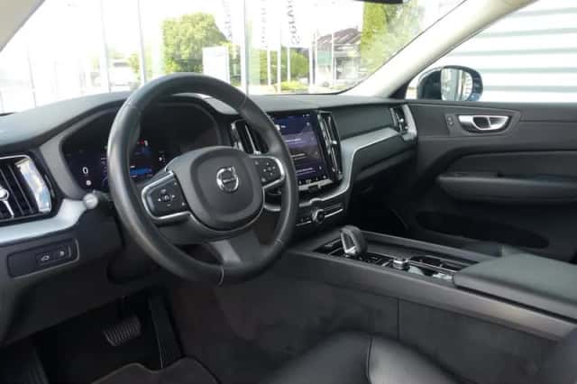 Volvo XC60 (2023) thumbnail 3