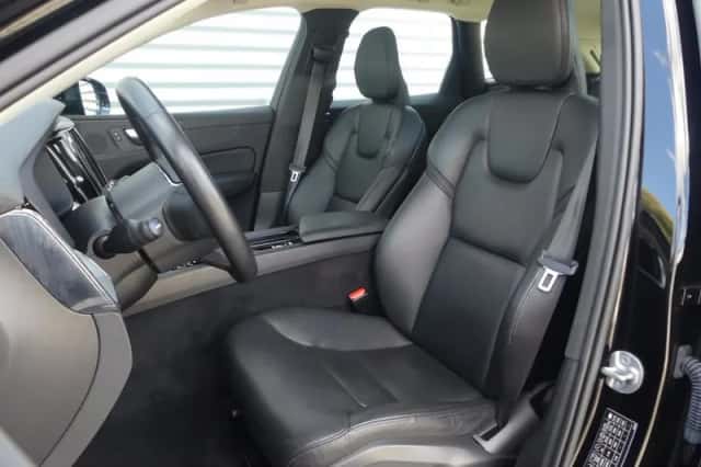 Volvo XC60 (2023) thumbnail 4