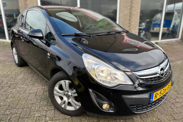 Opel Corsa (2011) thumbnail 3