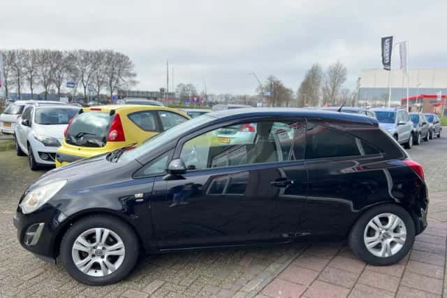 Opel Corsa (2011) thumbnail 4