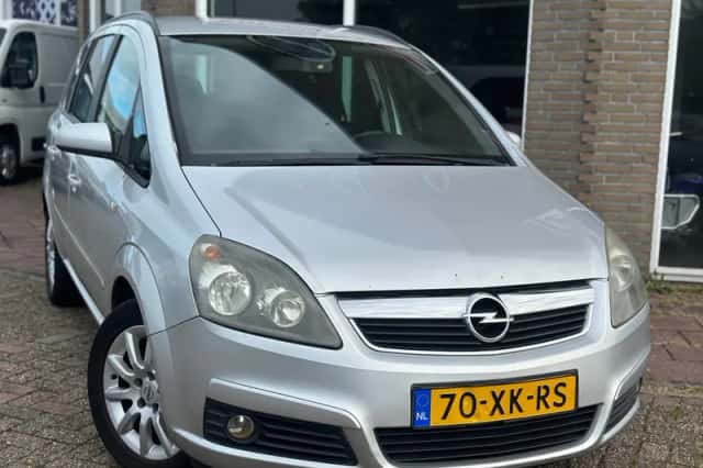 Opel Zafira (2007) thumbnail 3