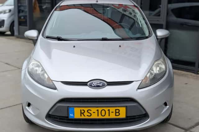 Ford Fiesta (2009) thumbnail 3