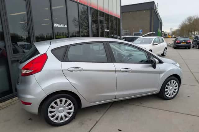 Ford Fiesta (2009) thumbnail 6