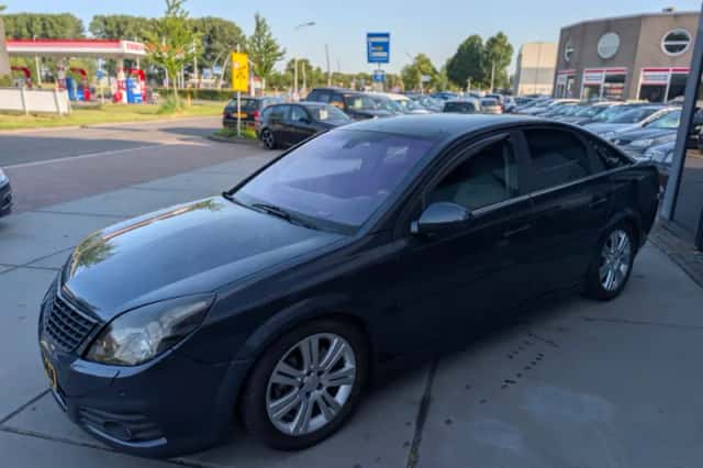 Opel Vectra (2007) thumbnail 3