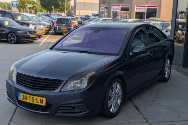 Opel Vectra (2007) thumbnail 4