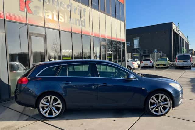 Opel Insignia Sports Tourer (2011) thumbnail 6