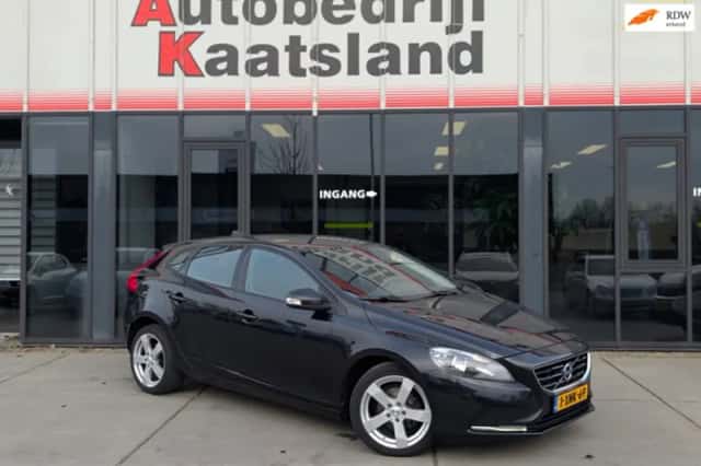 Volvo V40 (2014) thumbnail 1